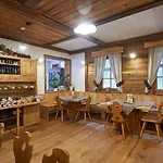 Hotel Eko Hisa-eco House Na Razpotju 3*