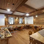 Eko Hisa-eco House Na Razpotju Hotel