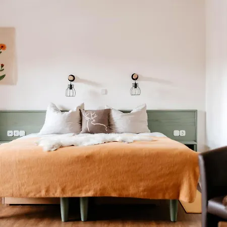 Eko Hisa-eco House Na Razpotju Otel