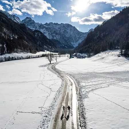 Otel Eko Hisa-eco House Na Razpotju