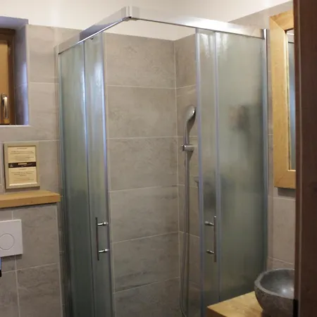 Eko Hisa-eco House Na Razpotju Hotel 3*