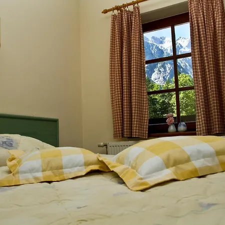 Eko Hisa-eco House Na Razpotju Otel